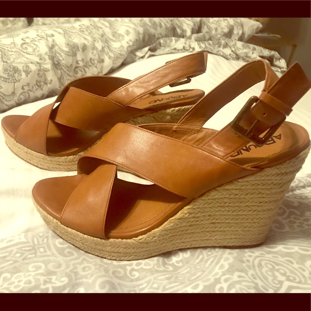 Camel/light brown wedges