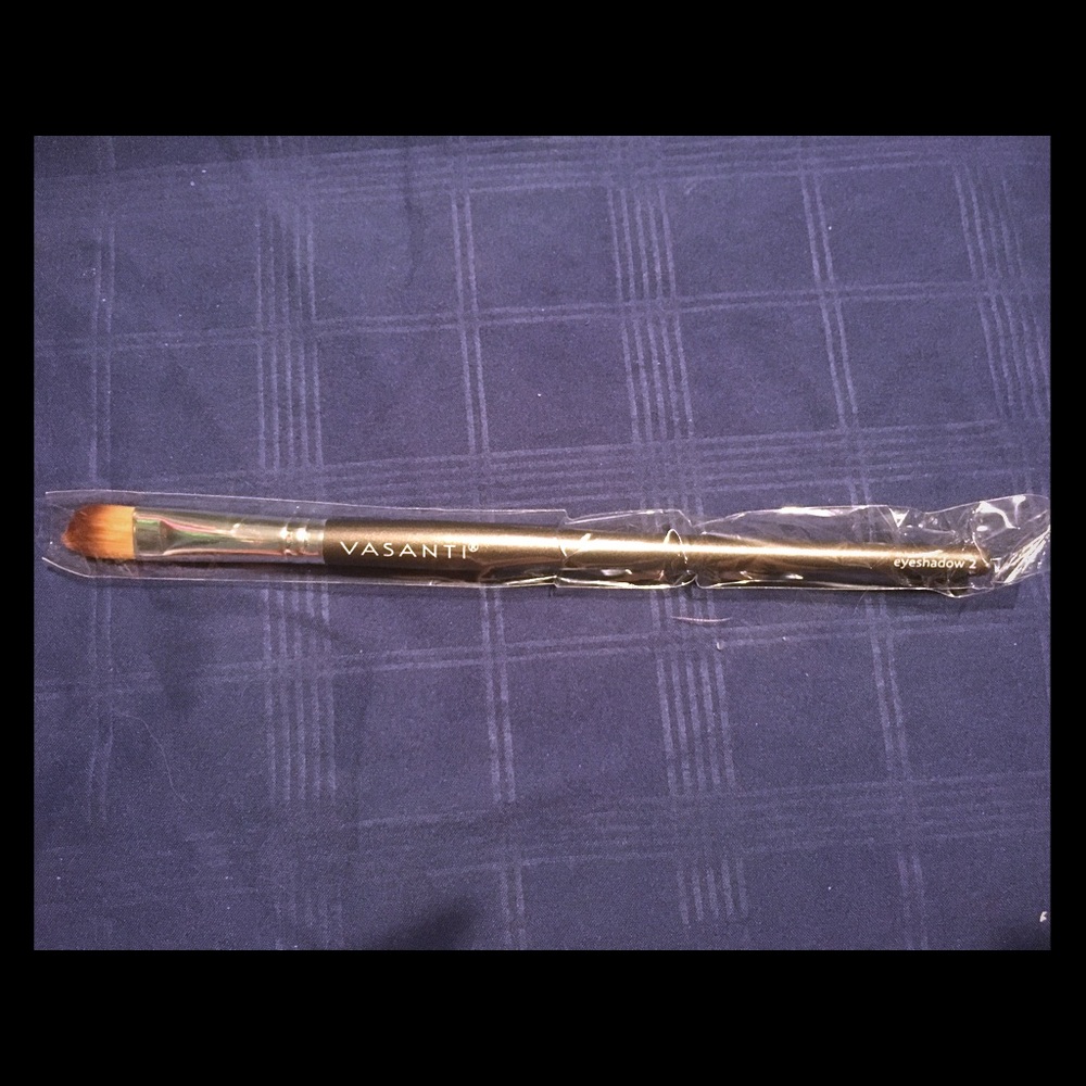 ⭐SOLD⭐ Vasanti Eyeshadow 2 Brush