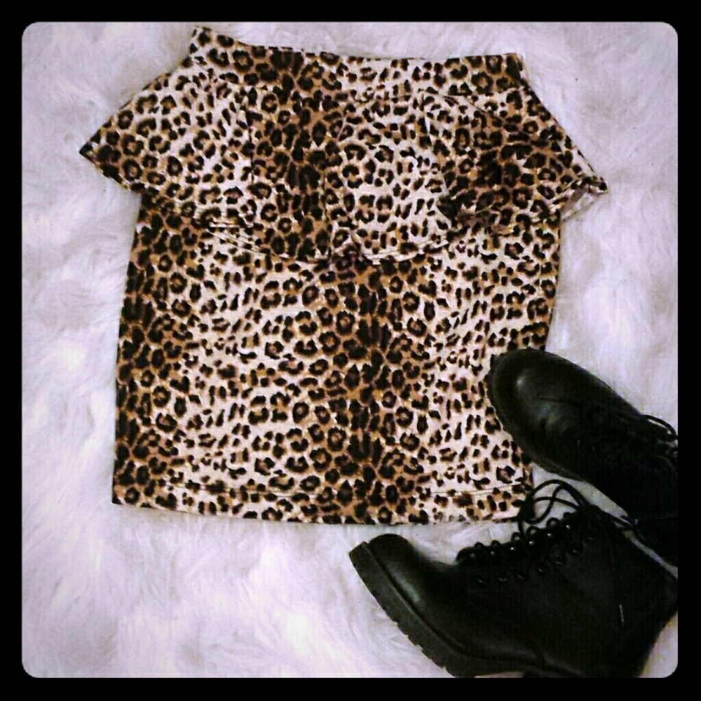 Forever 21 Leopard peplum skirt