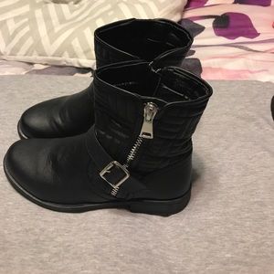 Size 8/9 ankle boots Rue 21