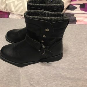 Ankle boots rue21 size 10