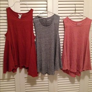 ✔️Price drop. Bundle of 3 swing tops