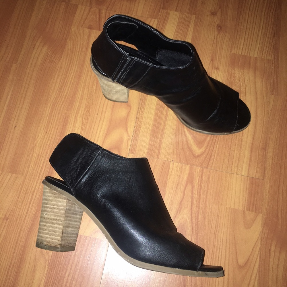 Mossimo Black peep toe booties
