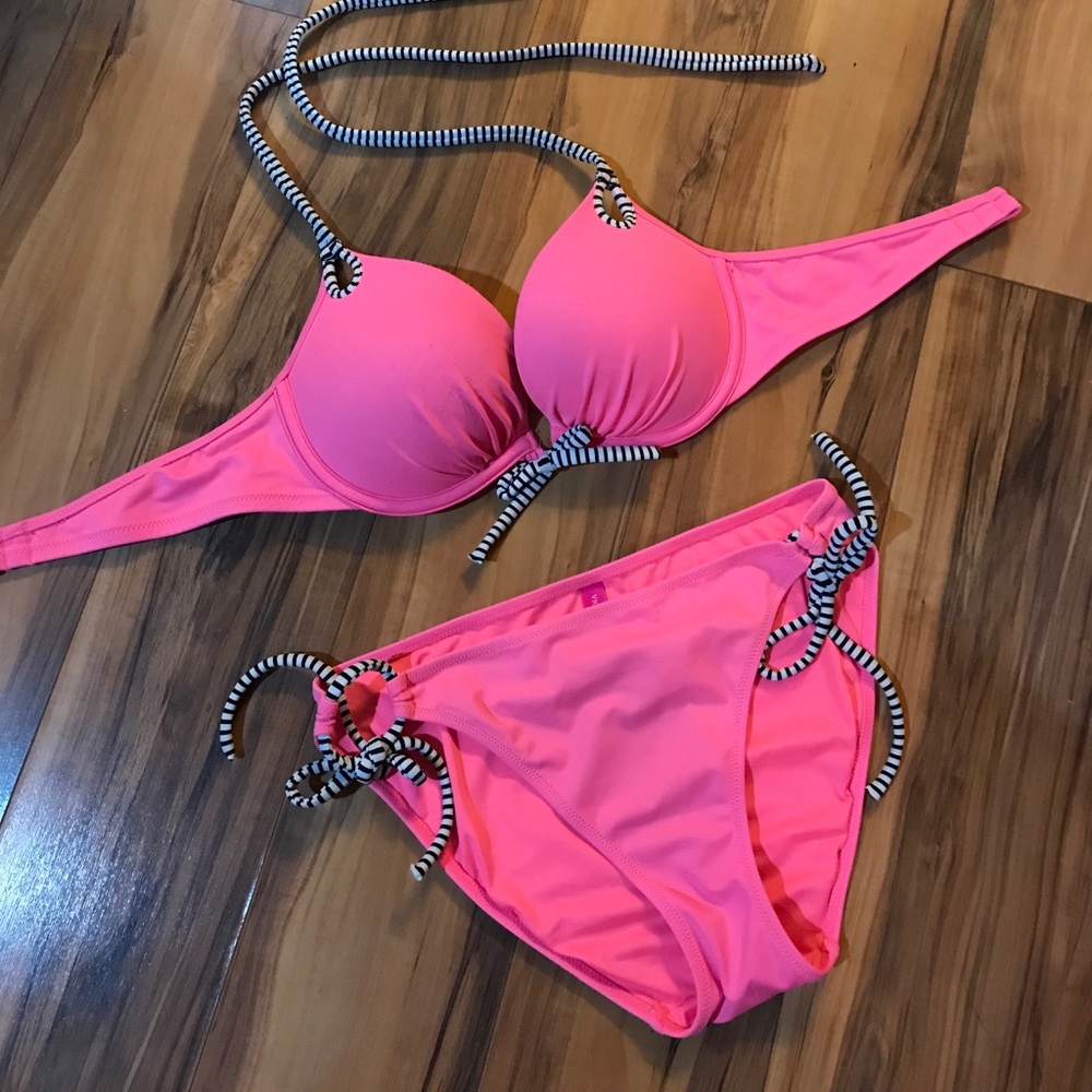 Pink VS push-up bikini!