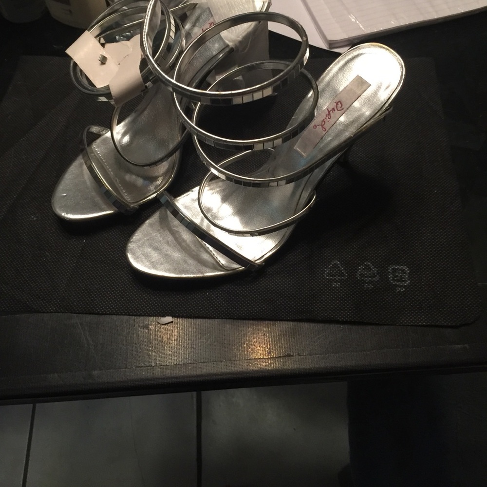 Brand new Qupid wrap up leg high heels