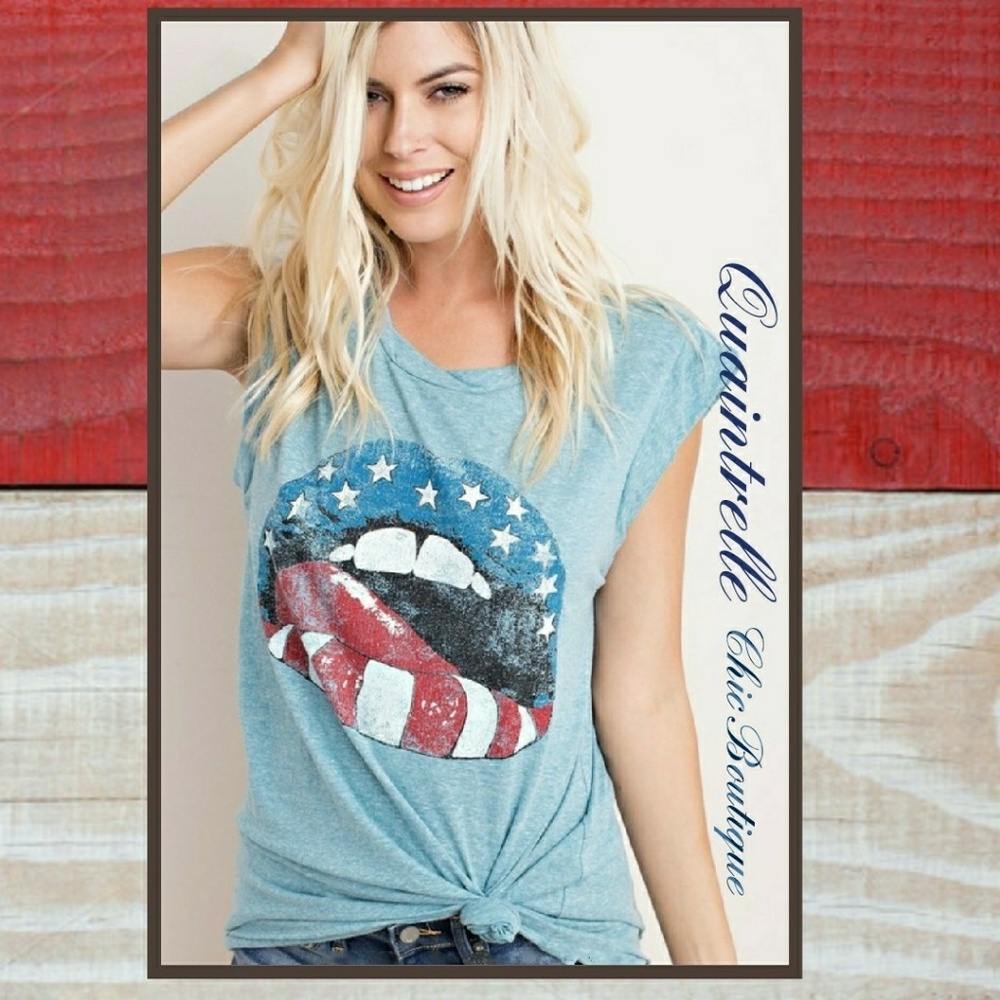 🎉HP x 2🎉STARS AND STRIPES LIP TEE