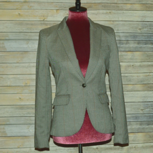 H & M plaid blazer fully lined perfect condition.