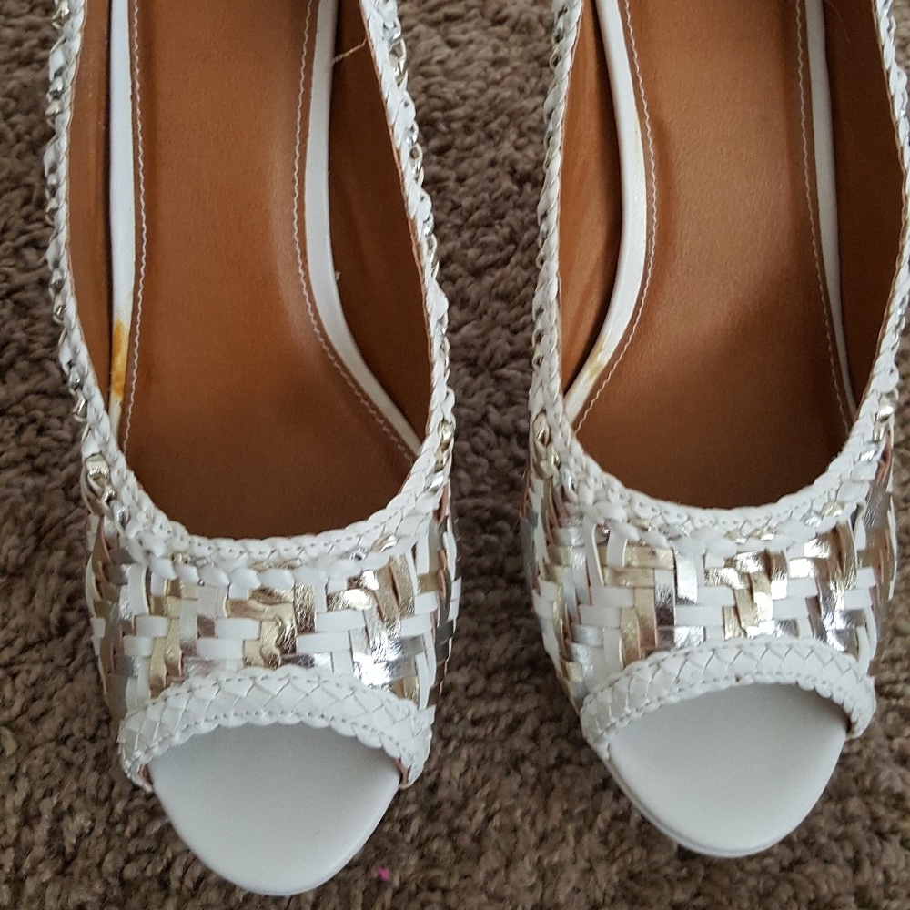 Kelsi Dagger peep toes