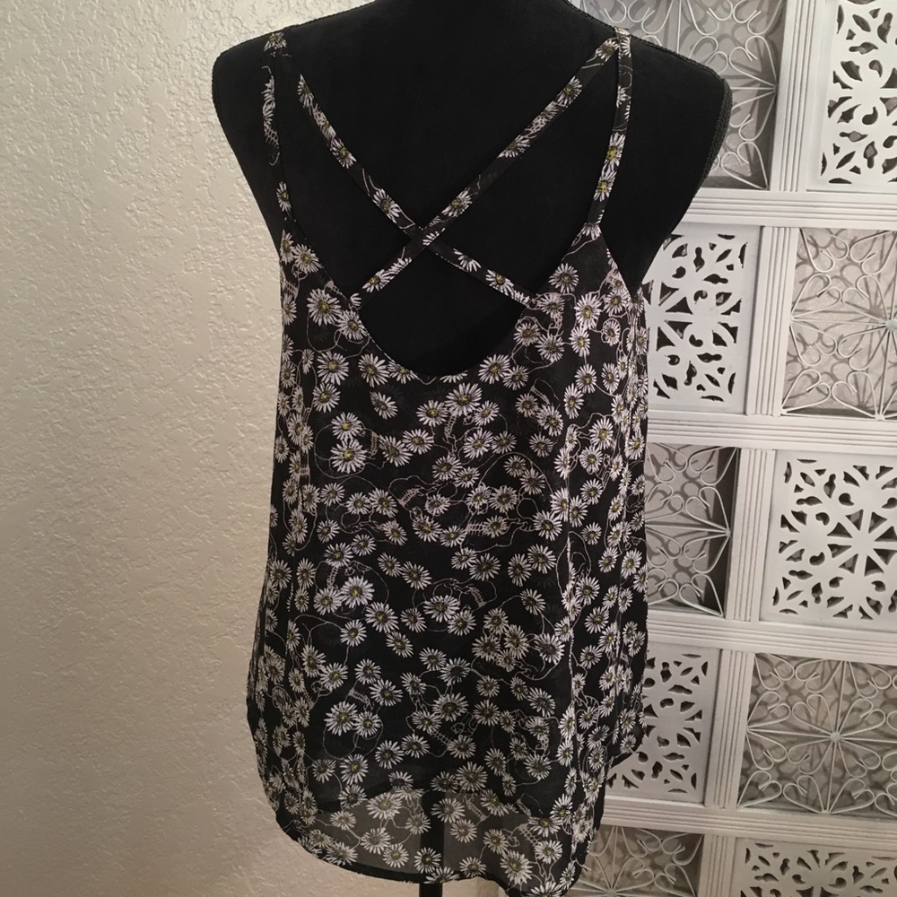 HOT TOPIC New Daisies with Skulls Camisole - Picture 4 of 7