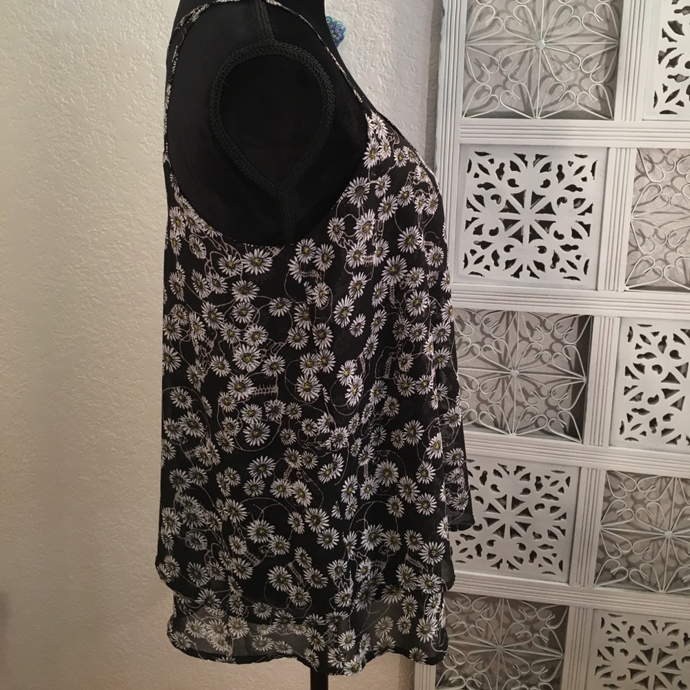 HOT TOPIC New Daisies with Skulls Camisole - Picture 6 of 7