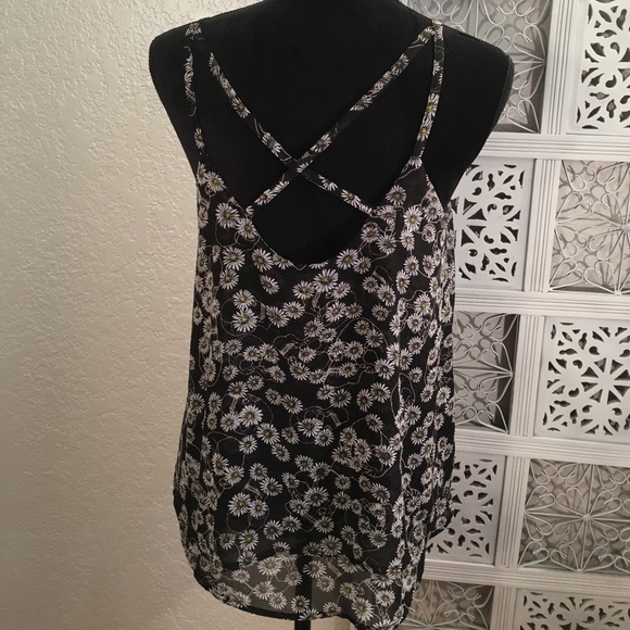 HOT TOPIC New Daisies with Skulls Camisole - Picture 4 of 7