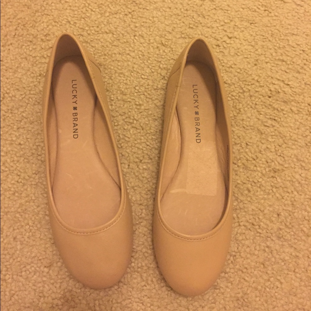Lucky Brand nude leather memory foam flat 6.5