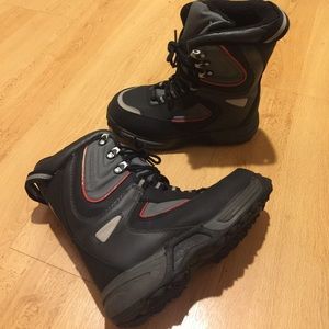 Black snow boots