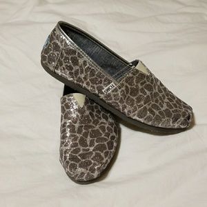 Toms glittery Classic Giraffe print shoes