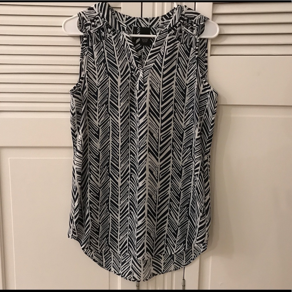 Patterned Sleeveless Blouse