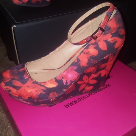 Shoe - Picture 2 of 3