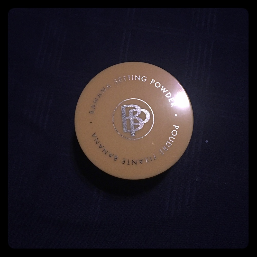 ⭐SOLD⭐ Travel Size Banana Setting Powder