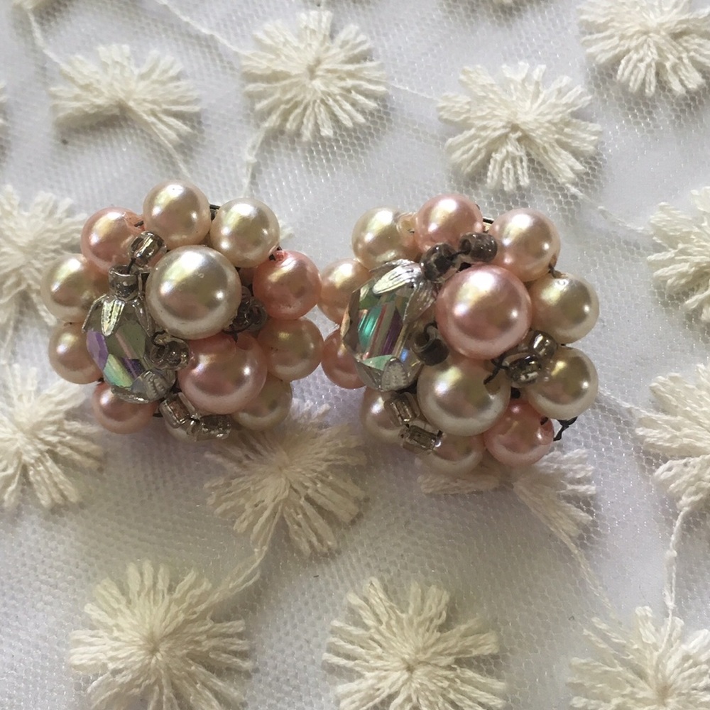 Vintage imitation pearl cluster clip on earrings - Picture 1 of 4