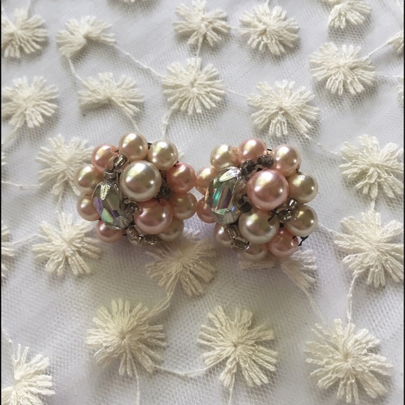 Vintage imitation pearl cluster clip on earrings - Picture 4 of 4