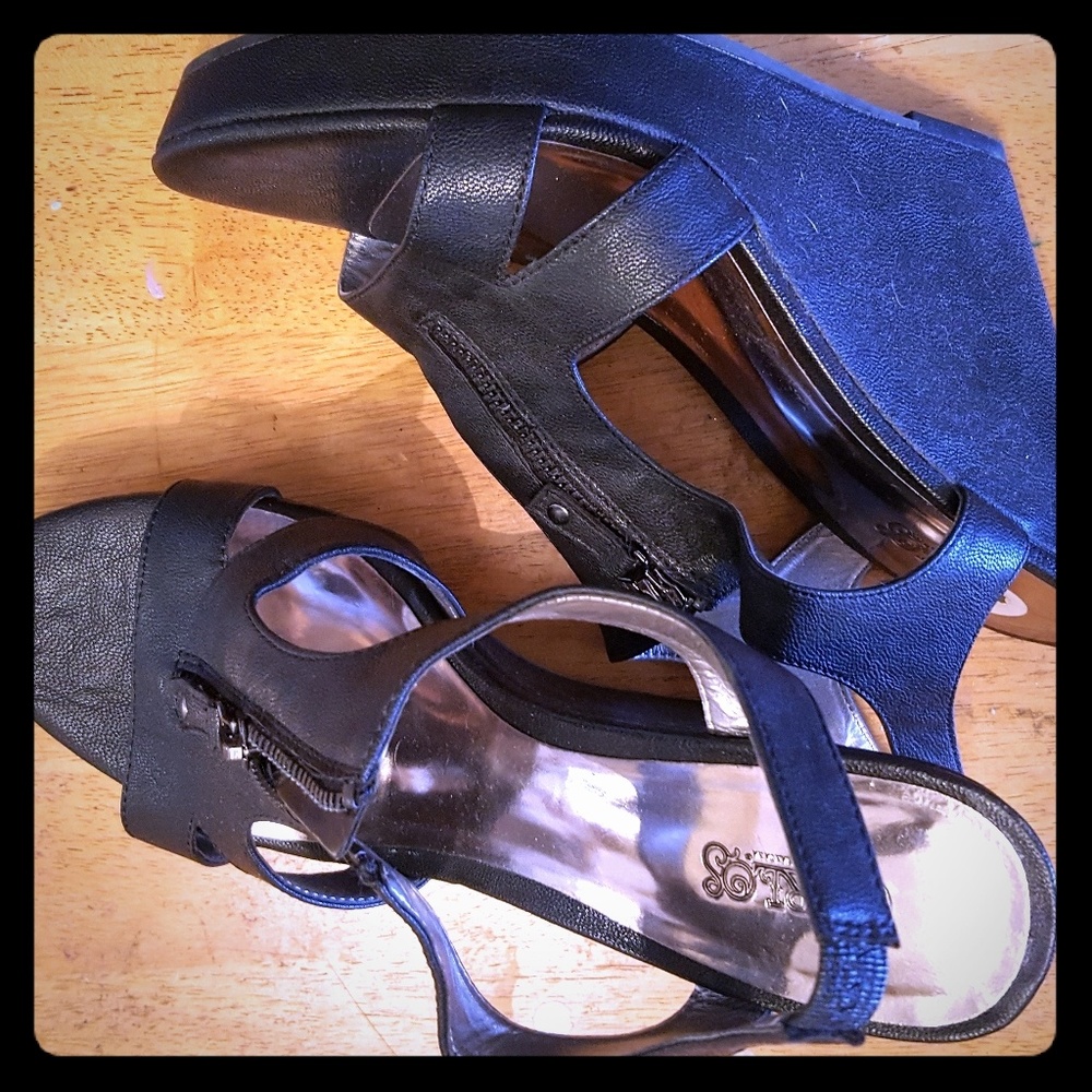 Carlos Santana wedges Brand new