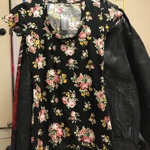 Black floral print tee