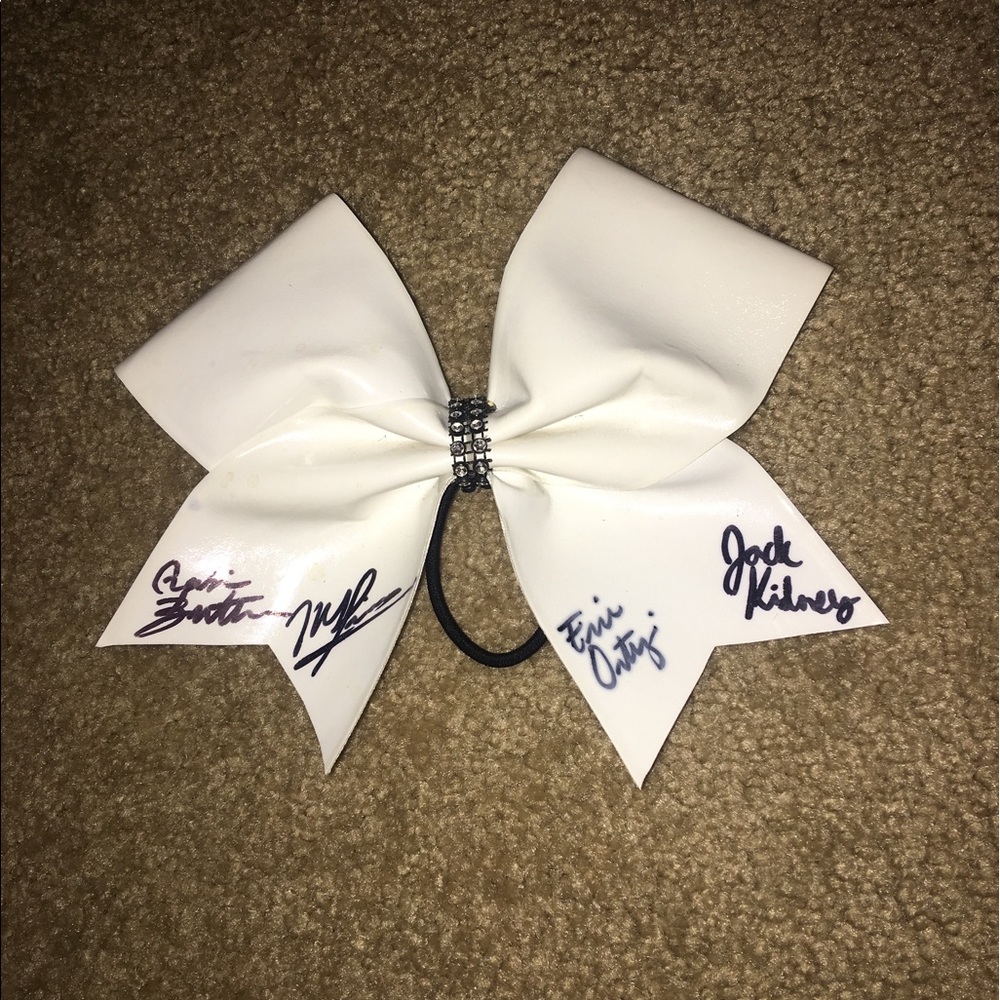 Gymtyme Blink signed bow