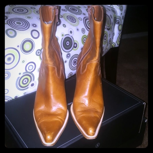 Boot - Picture 1 of 3