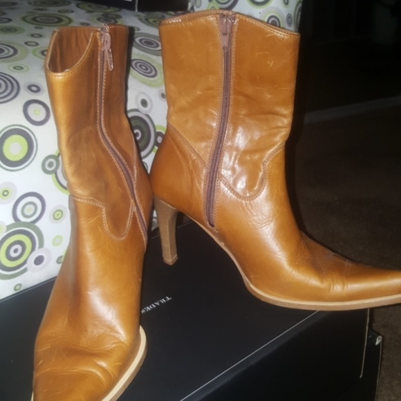 Boot - Picture 2 of 3