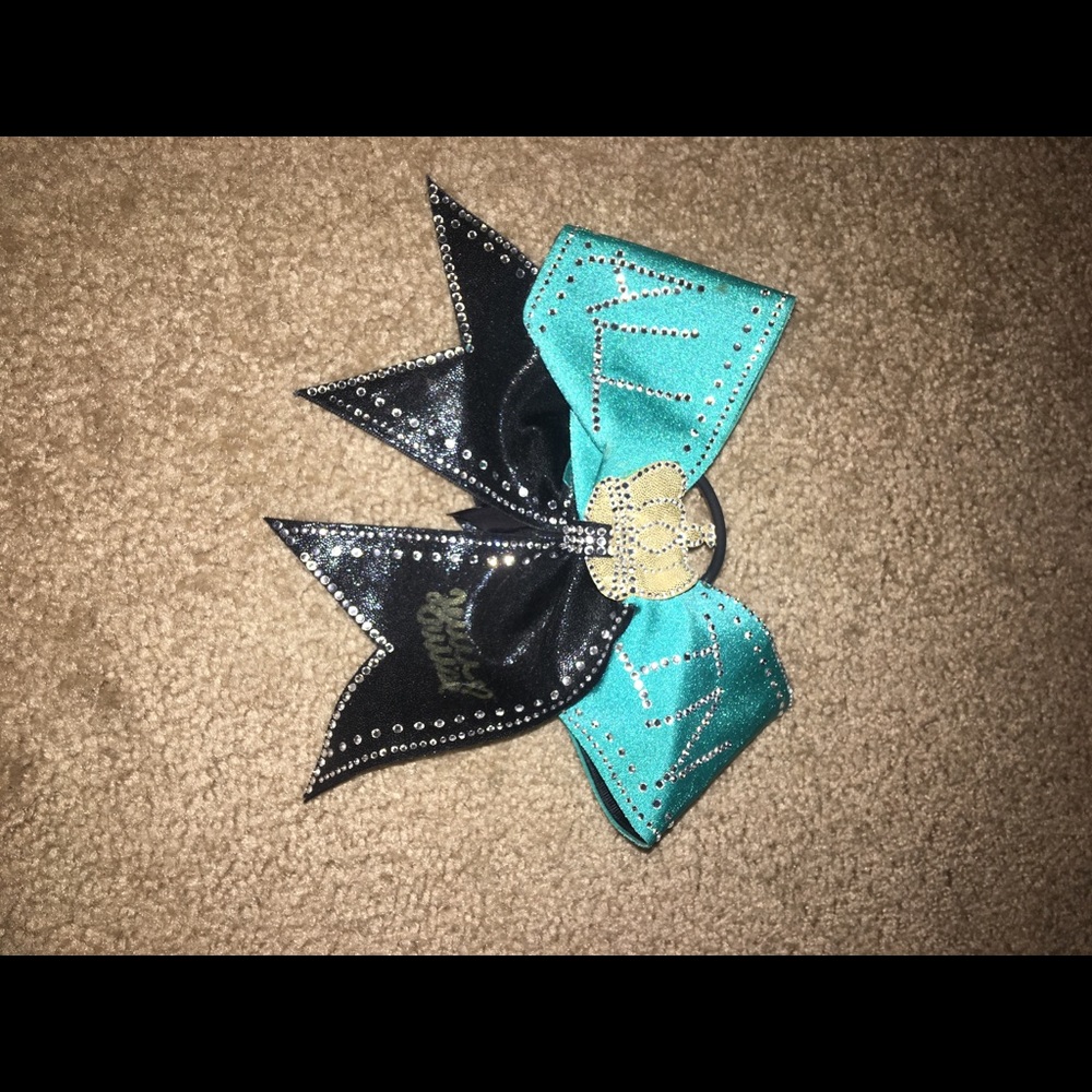 Jenee Cruise signed bow. Senior elite