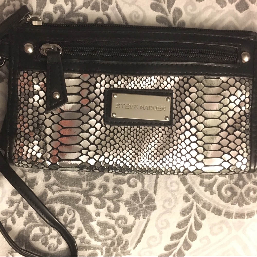 Steve Madden wristlet