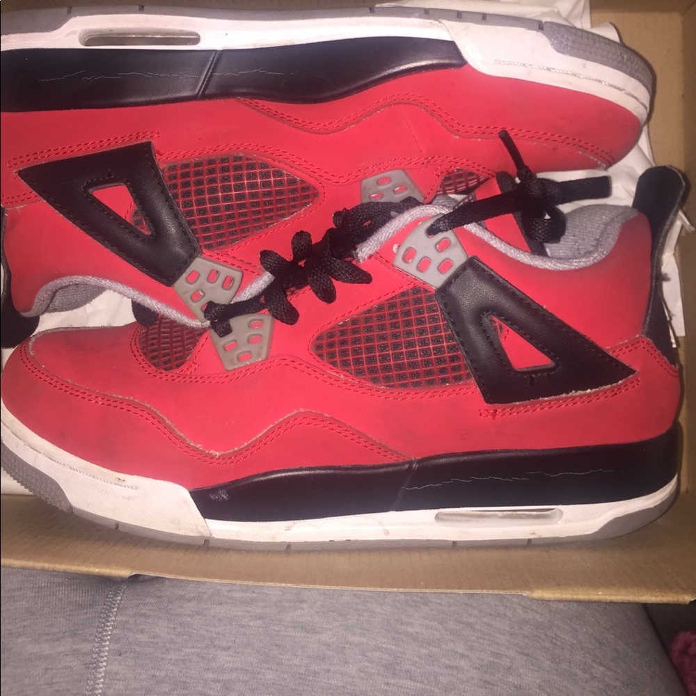 Jordan toro bravo fire red 4s