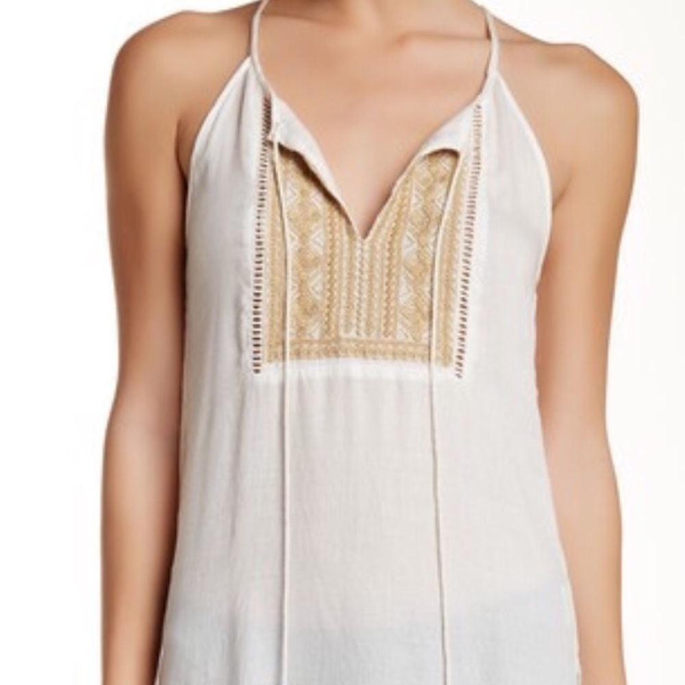 Sleeveless blouse with tassel