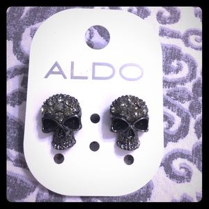 Skull stud earrings