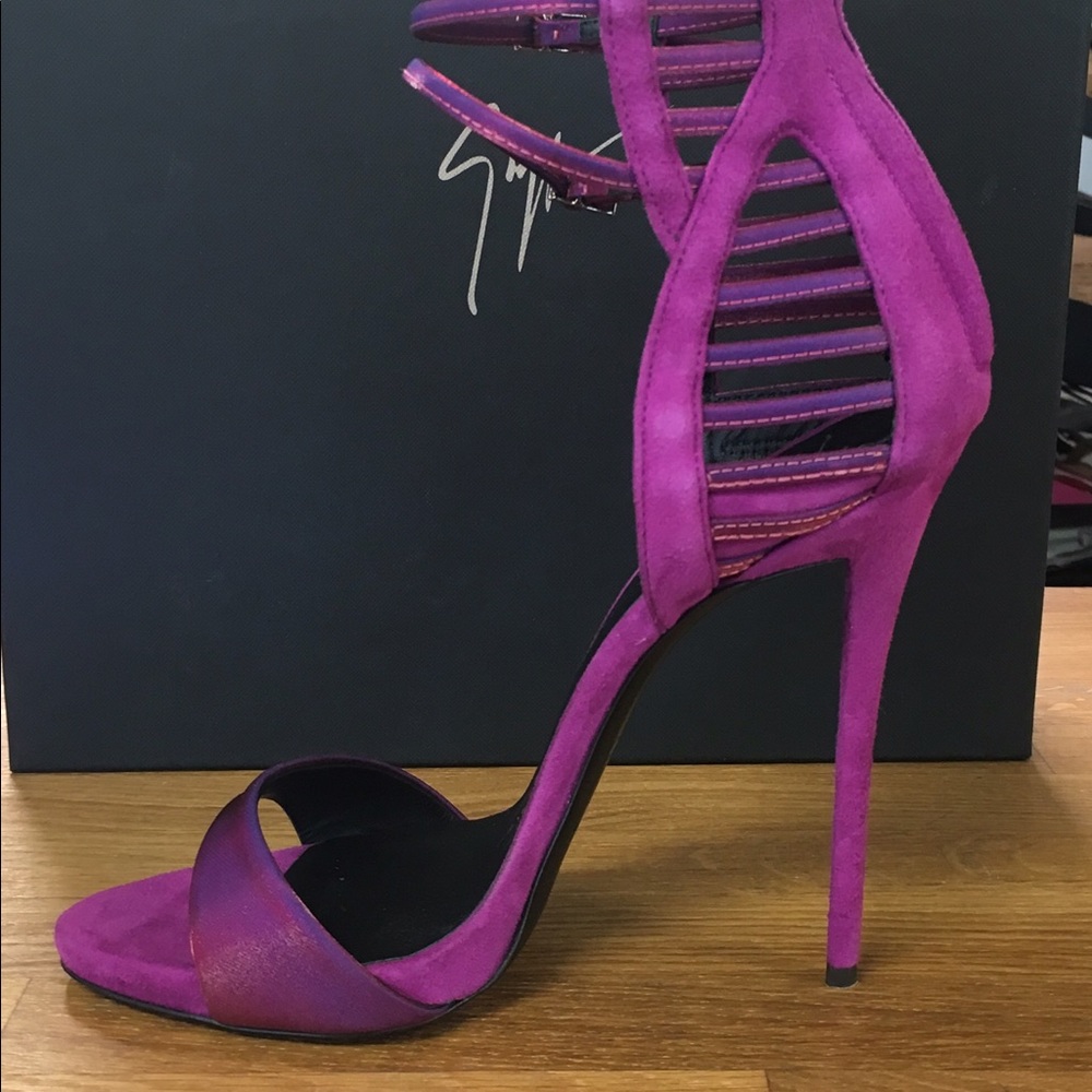 Giuseppe Zanotti suede pumps