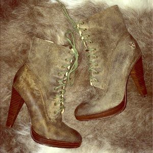 Harlow Lace-up forest green Frye heels