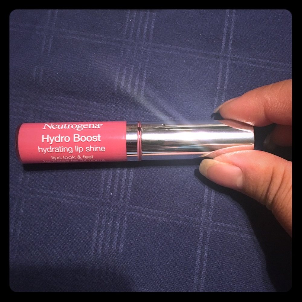 ⭐SOLD⭐ Neutrogena Hydrating Lip Shine