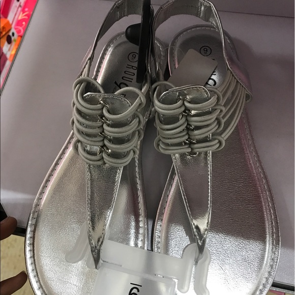 Sandals - Picture 4 of 8