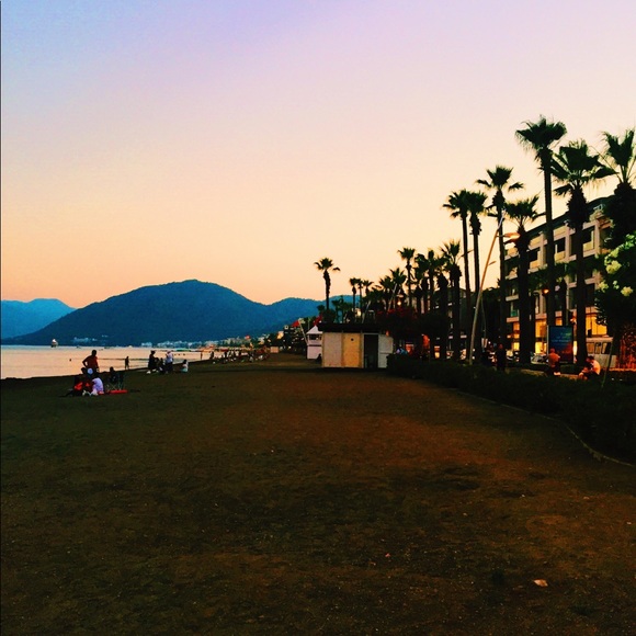 Meet your Posher, Reyha - Picture 2 of 6