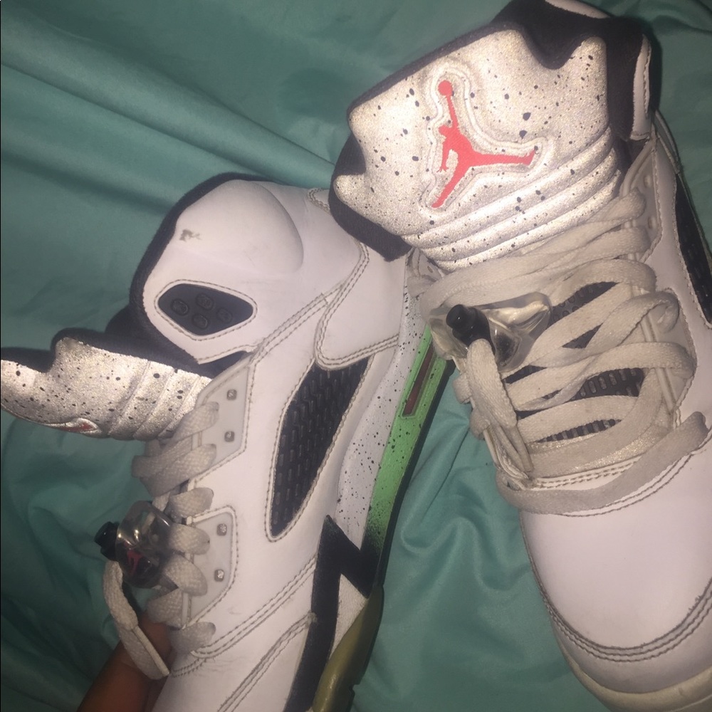 Jordan retro 5's pre-owned sz 6.5 youth no soles .