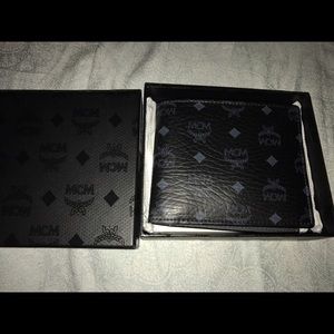 MCM claus Bi-fold wallet (rare)