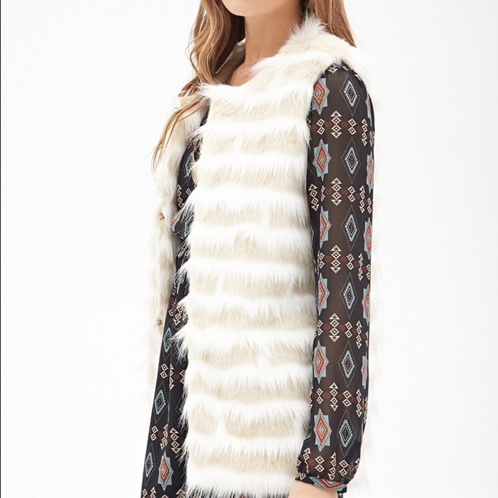 🌸NWT Forever21 Faux Fur Vest