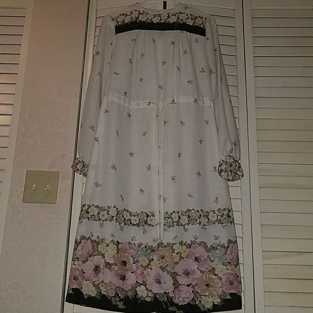 Beautiful vintage dress!