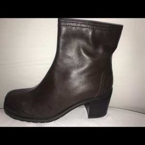Brand New TOO LIPS Women's Boots 7.5