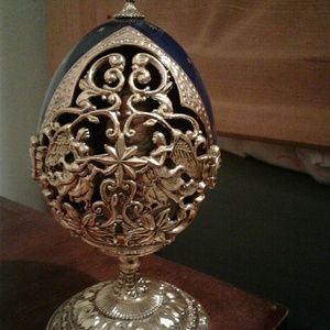 FABERGE ' MADONNA & CHILD DECORATIVE EGG.