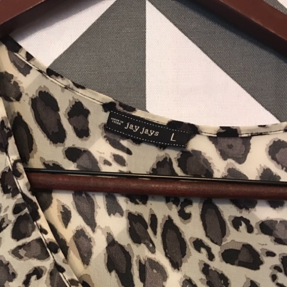 Animal print sleeveless blouse w zip pocket - Picture 8 of 8