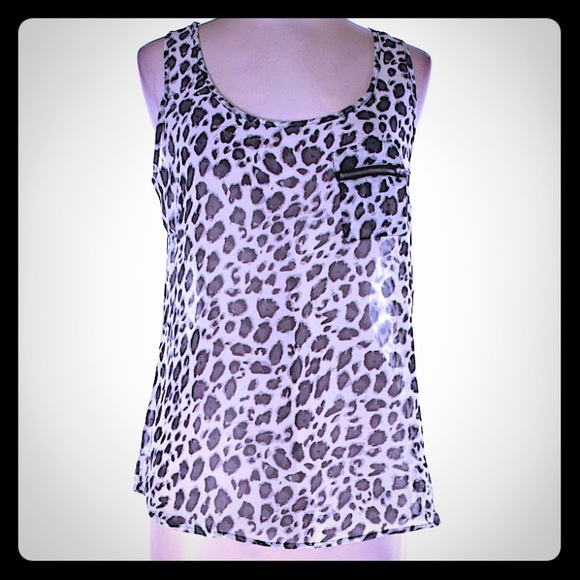 Animal print sleeveless blouse w zip pocket - Picture 7 of 8