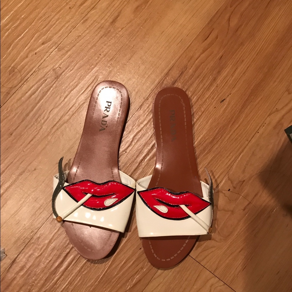 Lip slippers