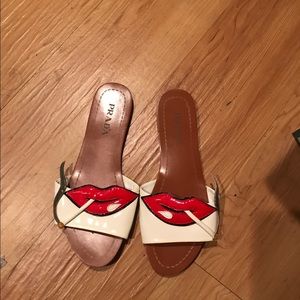 Lip slippers