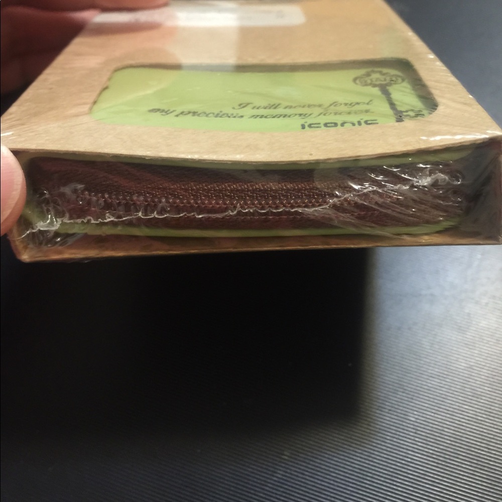 Key Wallet - Picture 2 of 2