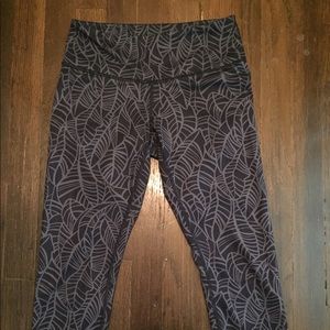 Lululemon size 4 printed crops